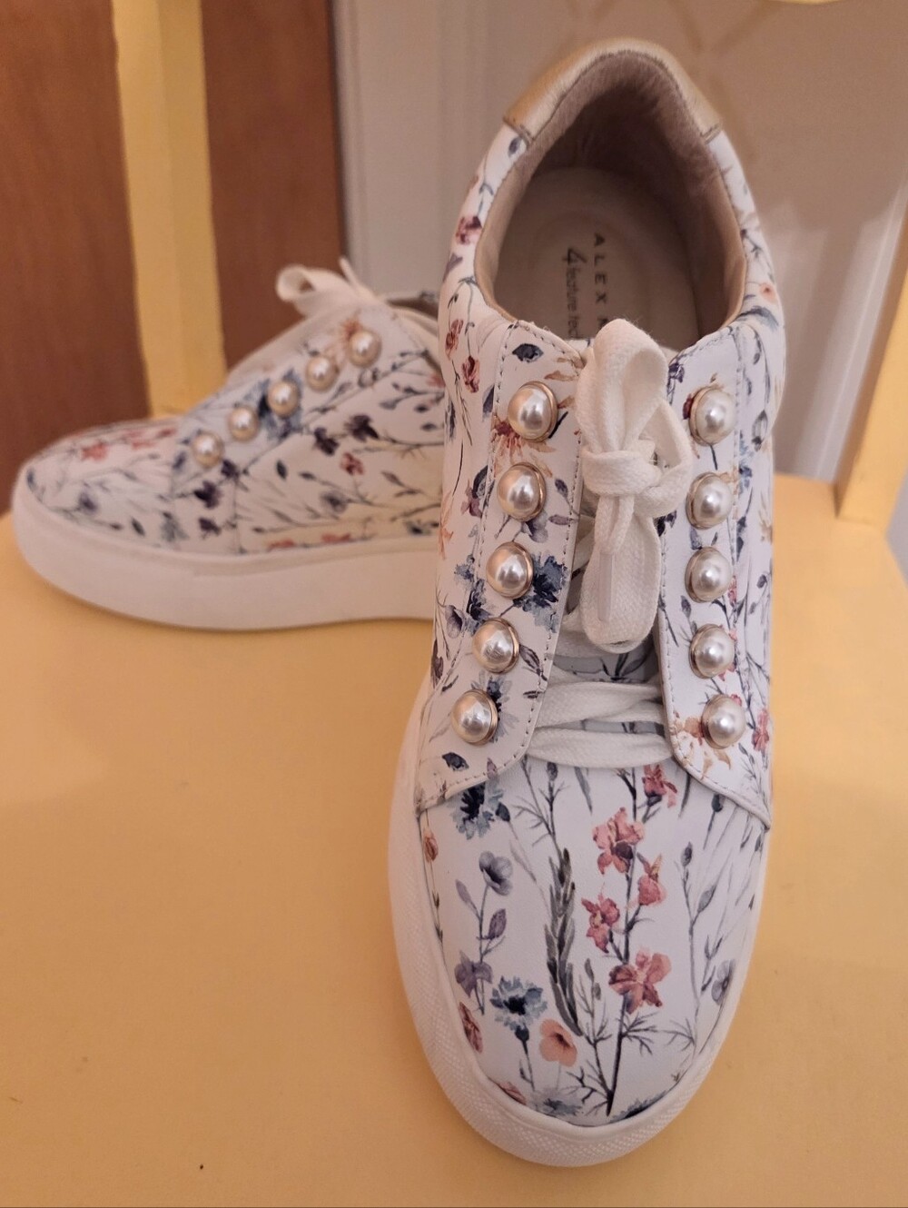 New ALEX MARIE Leather Floral Pearl Stud Platform Sneakers